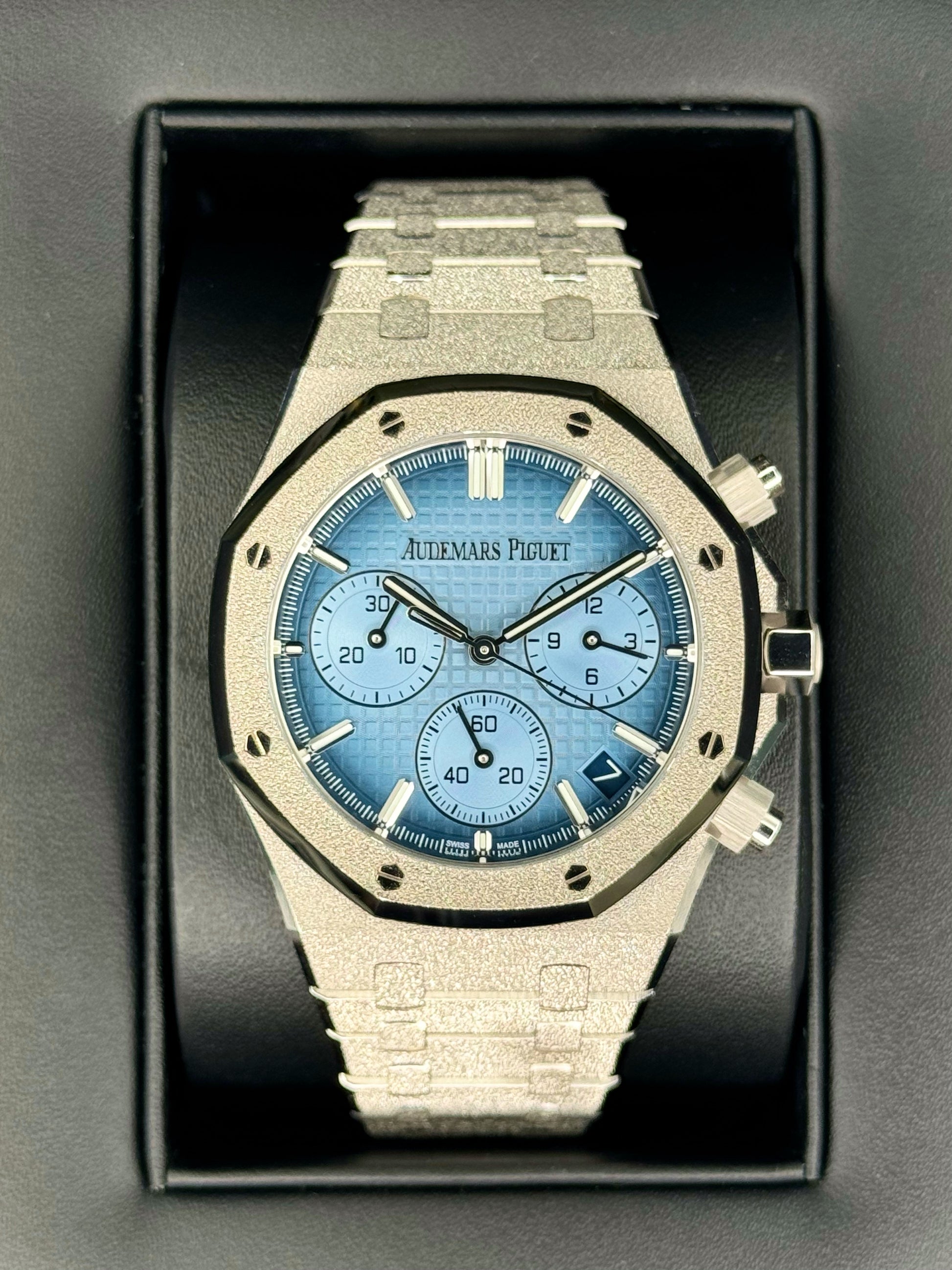 Audemars Piguet Pay Calculator: How Much Do You Earn per Month in USD?