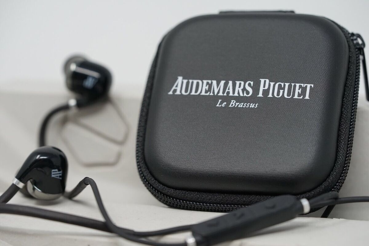 Audemars Piguet Headphones: Luxury Sound with Bluetooth Technology