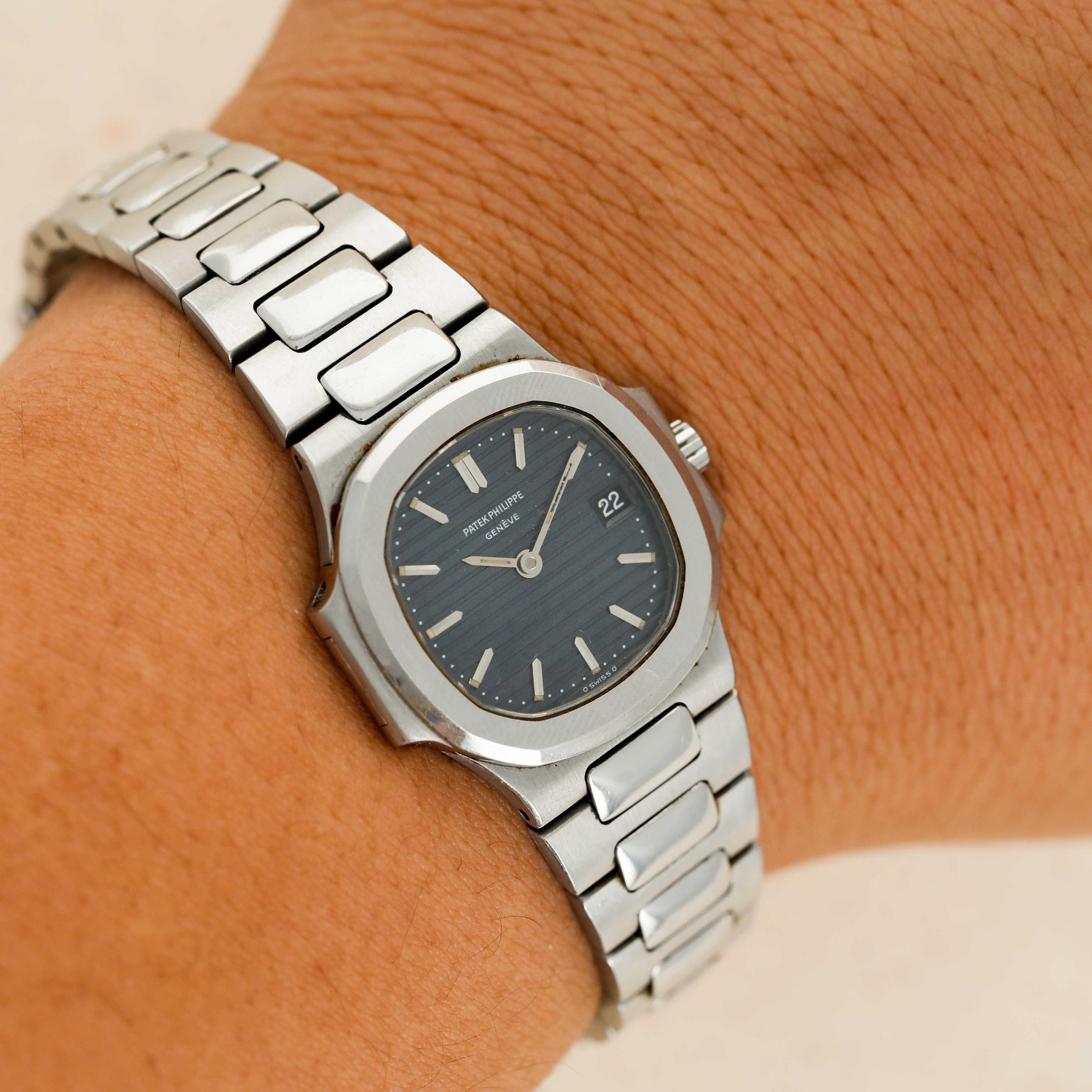 Discover the Patek Philippe Nautilus 4700/1 for Ladies – Iconic Style & Precision