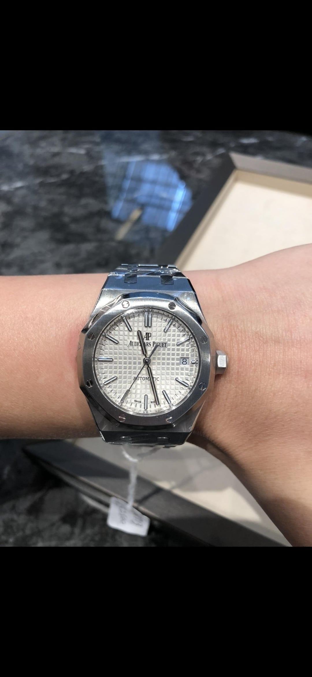 Buy Audemars Piguet 15550ST on Monthly Installments: Reddit User Experiences & HK Office