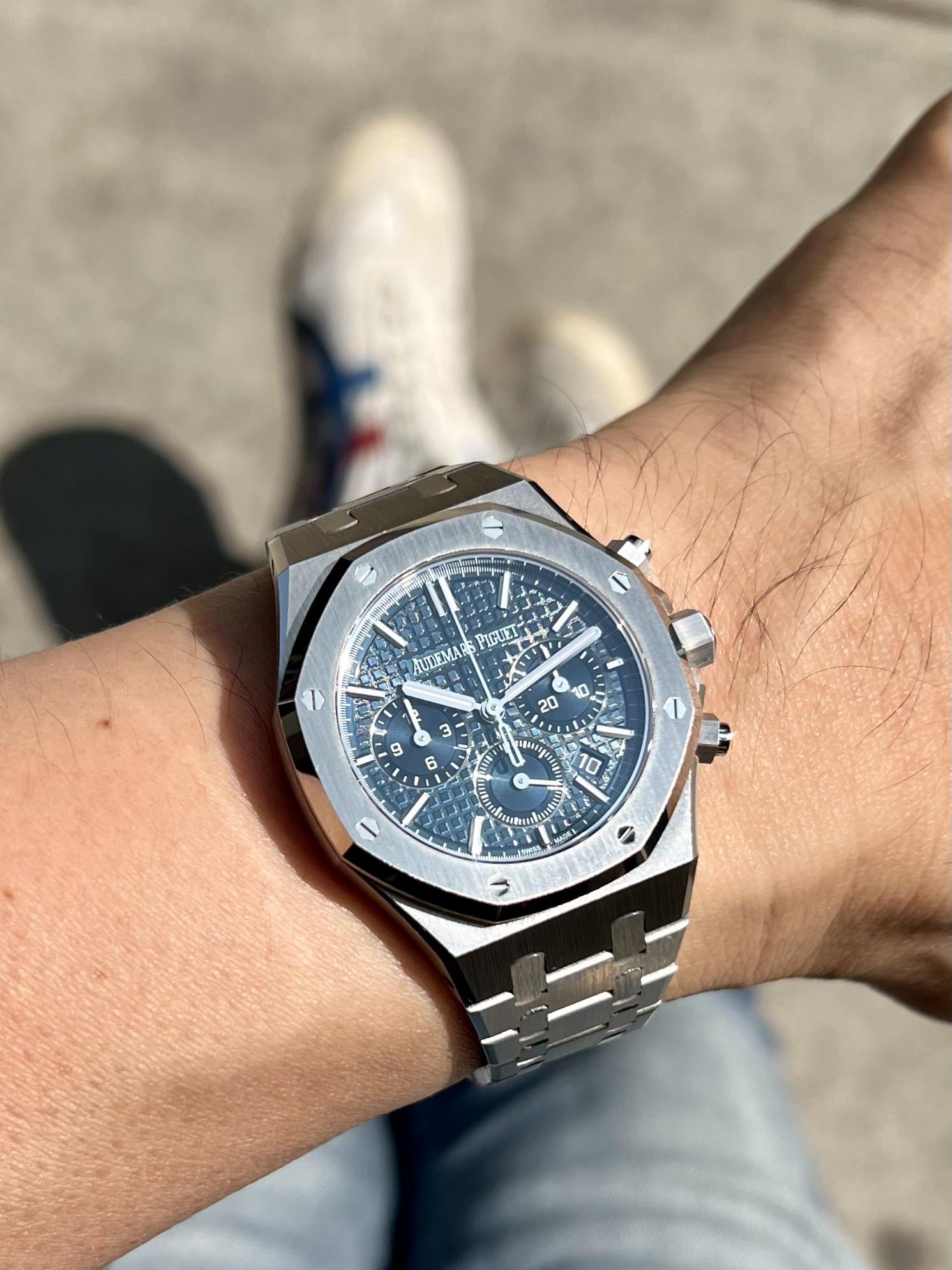 Buy Audemars Piguet 15550ST on Monthly Installments: Reddit User Experiences & HK Office