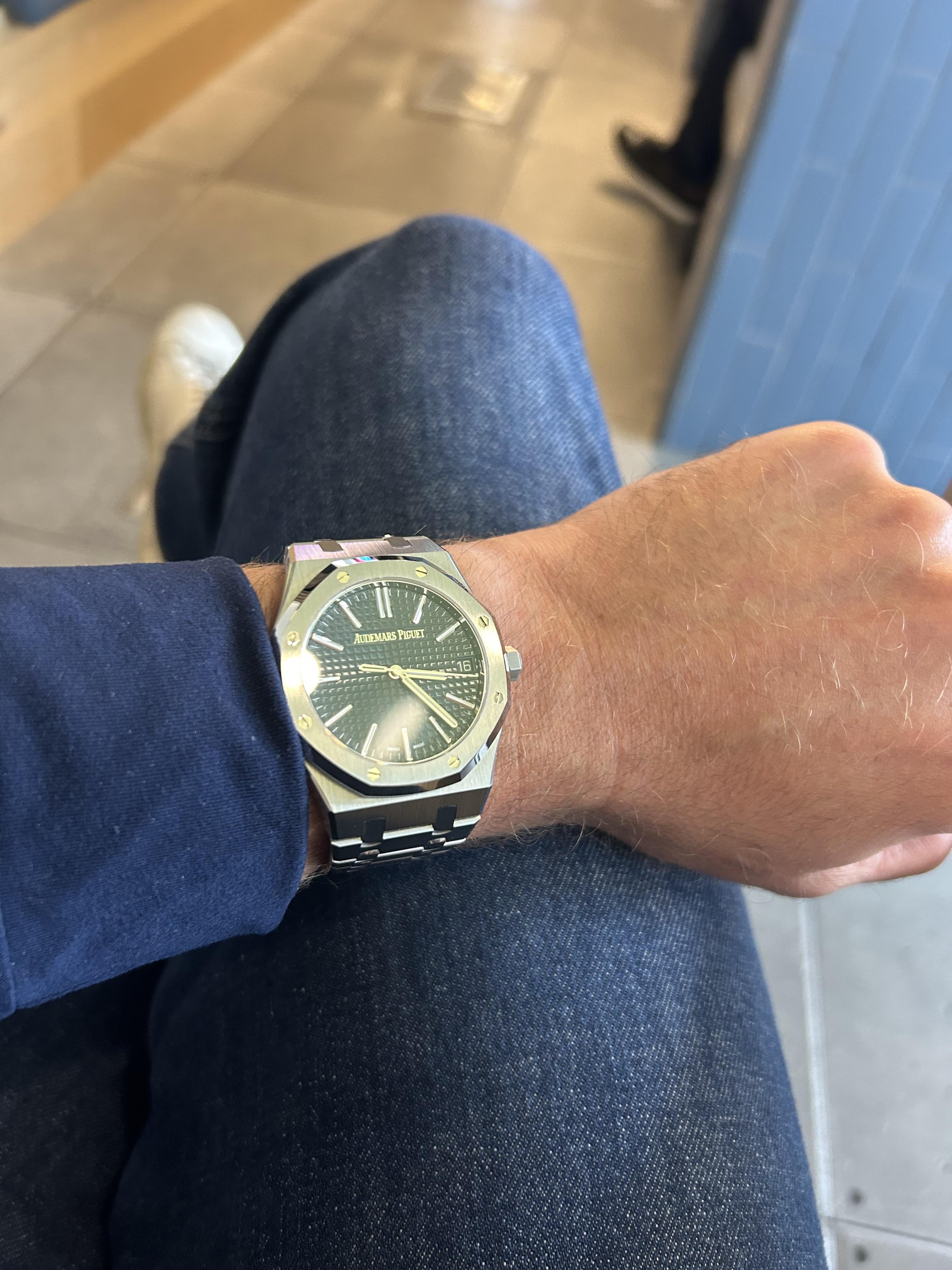 What's the Audemars Piguet Pay Rate in Hong Kong? Reddit 2022 Insights